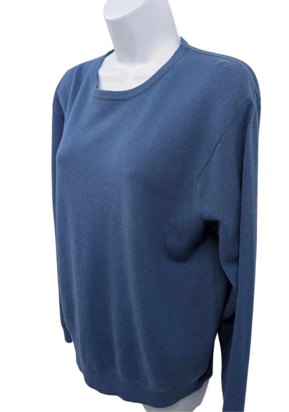 100% Cashmere Crewneck Sweater, Blue, Size XL. Quiet Luxury Soft Knit
